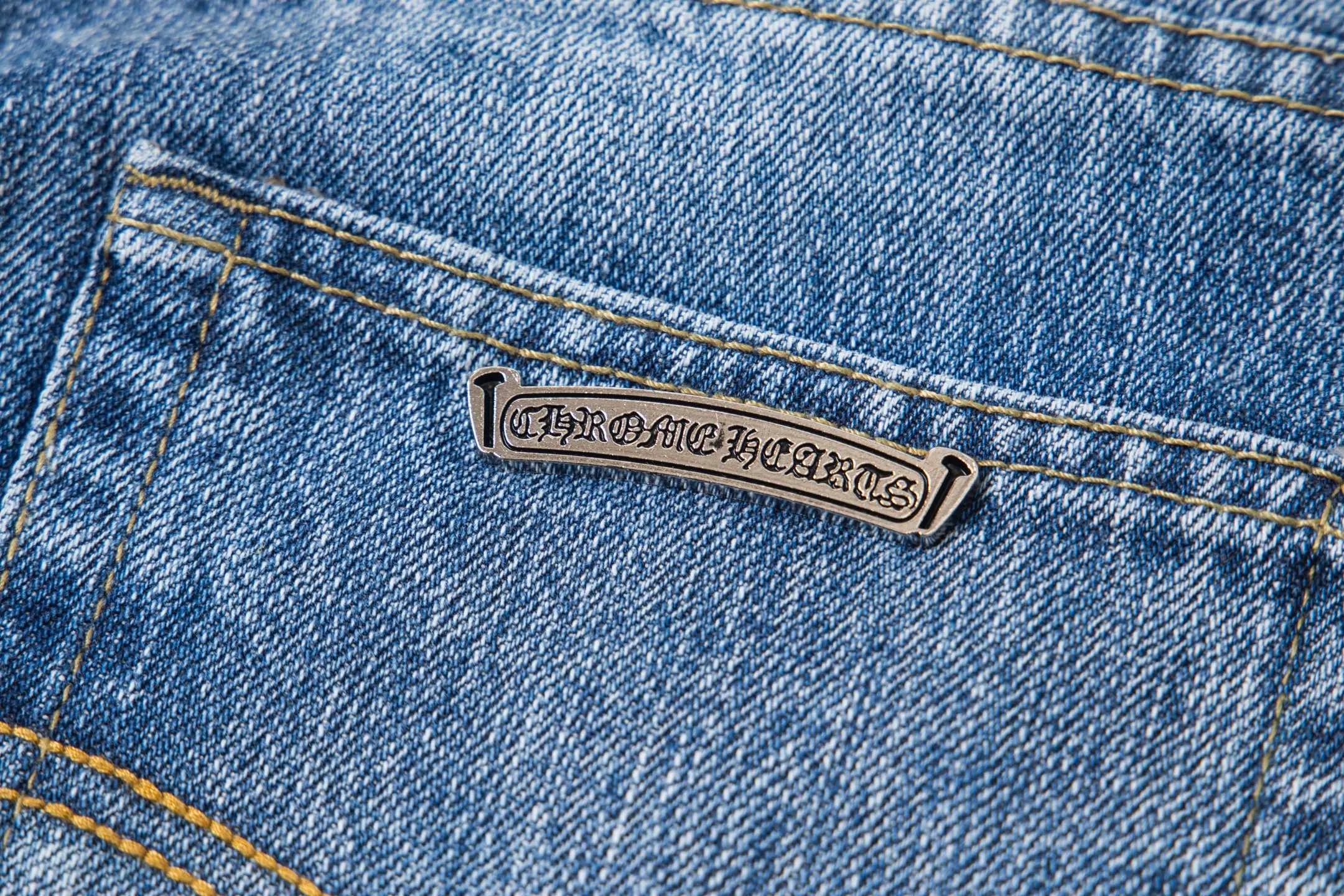 P280 High version (evergreen version) Chrome Hearts/Chrome Hearts 25FW CH starry sky leather cross bamboo jeans adopt starry sky themed leather elements, mostly in the shape of a cross, with glitter on the leather surface. Unique design with simple and elegant details, exquisite workmanship, neat lines and in-place details on the entire pair of pants! It’s also so cool that both men and women can easily control it. It’s a gender-neutral trendy up version. Style number: 1722# Color: blue Size: 28 30 32 34 36